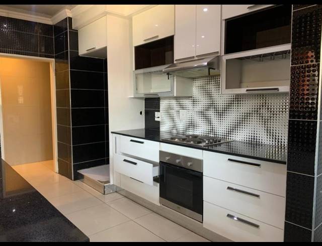 3 bed property to rent in SILVERTON